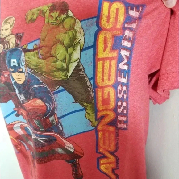 {Marvel} KIDS Avengers Assemble Red Tshirt - Picture 3 of 6